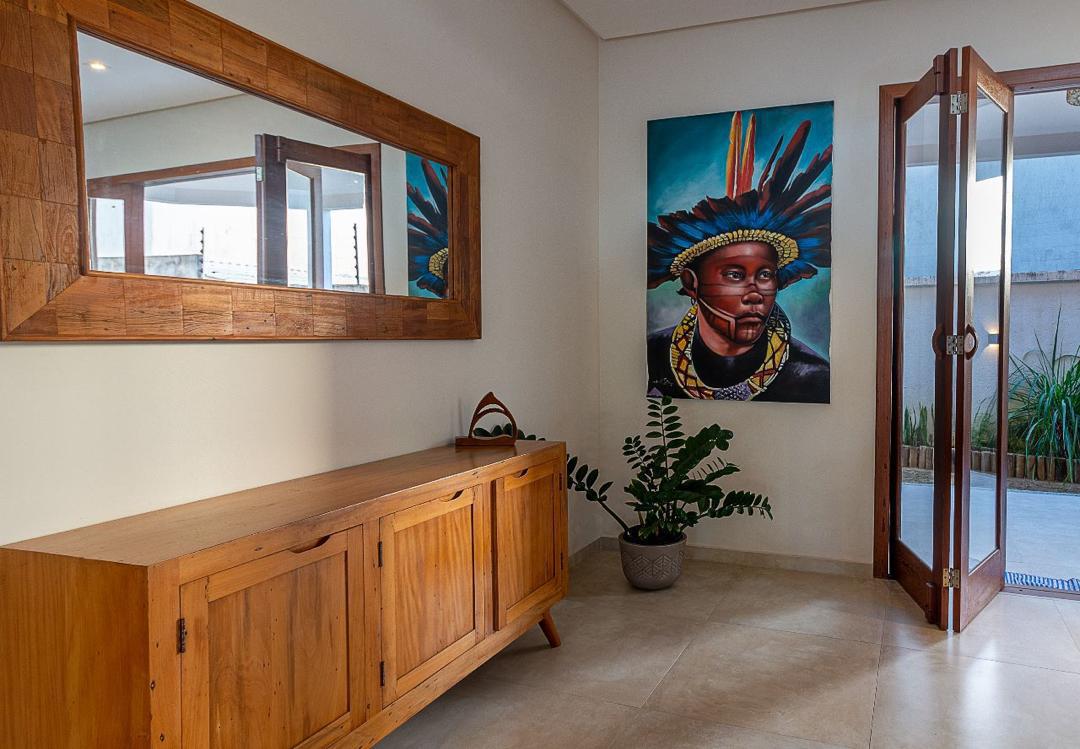 Entrance to Villa Beijupirá with tropical plants